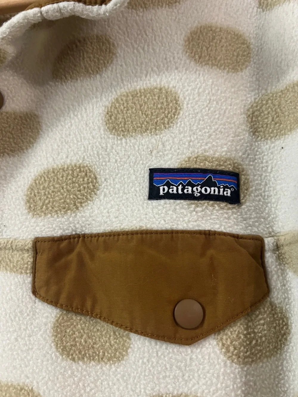 Patagonia Cream and Tan Polka Dot Fleece Synchilla Pullover - Picture 3 of 7